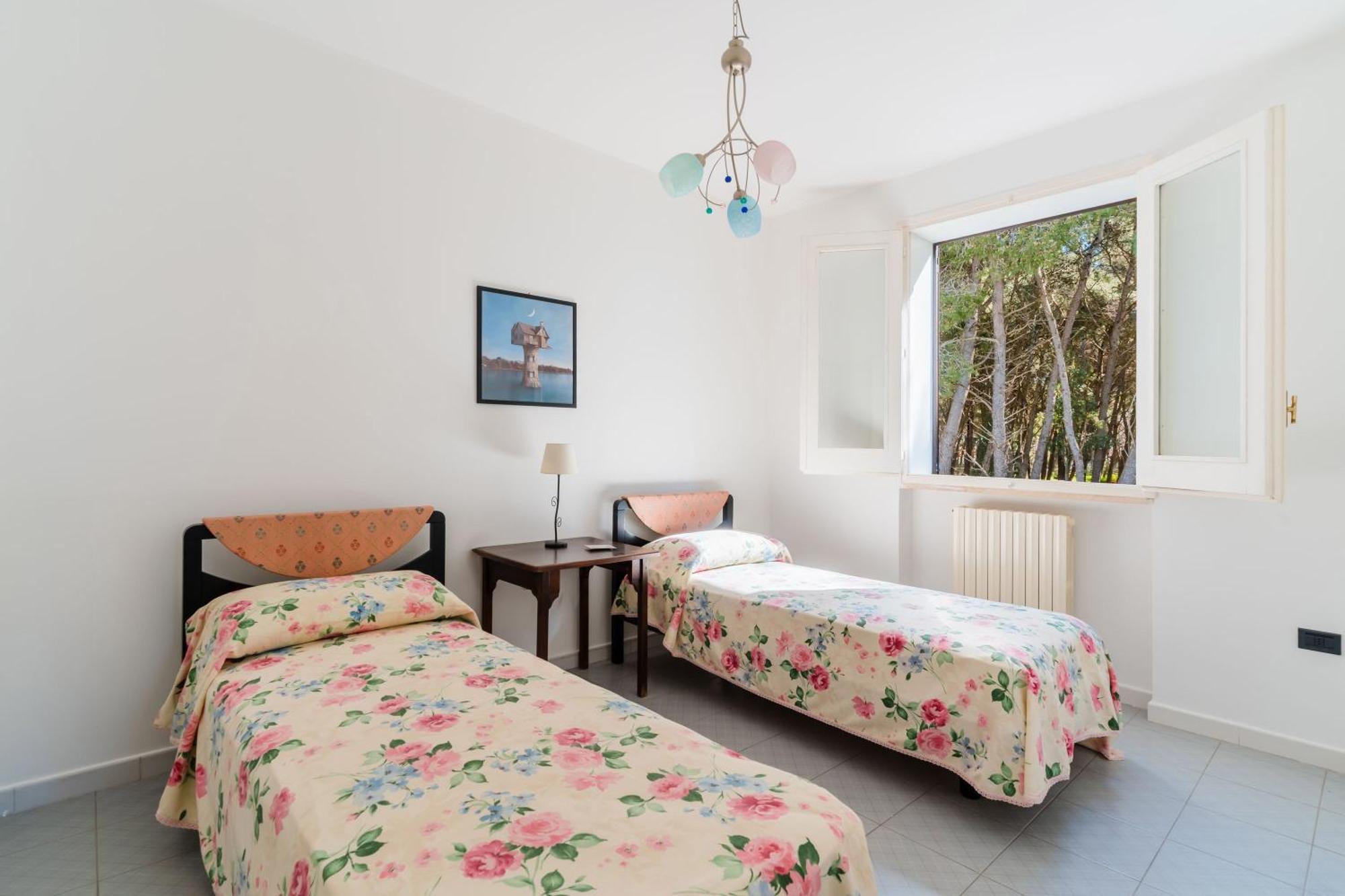 Intera Casa Ad Uso Esclusivo Con 3 Camere 2 Bagni Giardino Wifi Parcheggio Lavatrice Microonde Barbecue Macchina Caffe Tuglie Bagian luar foto