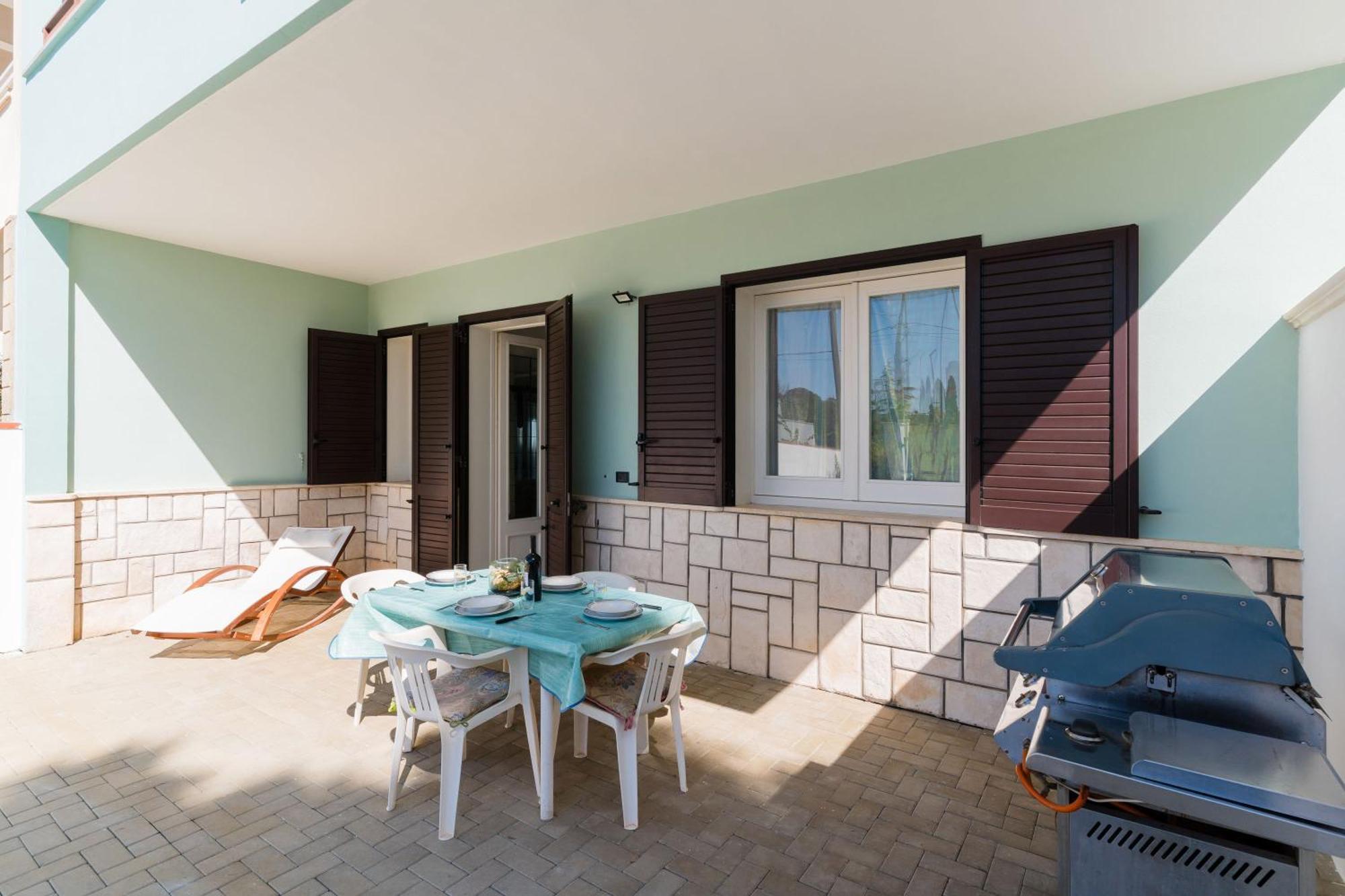 Intera Casa Ad Uso Esclusivo Con 3 Camere 2 Bagni Giardino Wifi Parcheggio Lavatrice Microonde Barbecue Macchina Caffe Tuglie Bagian luar foto