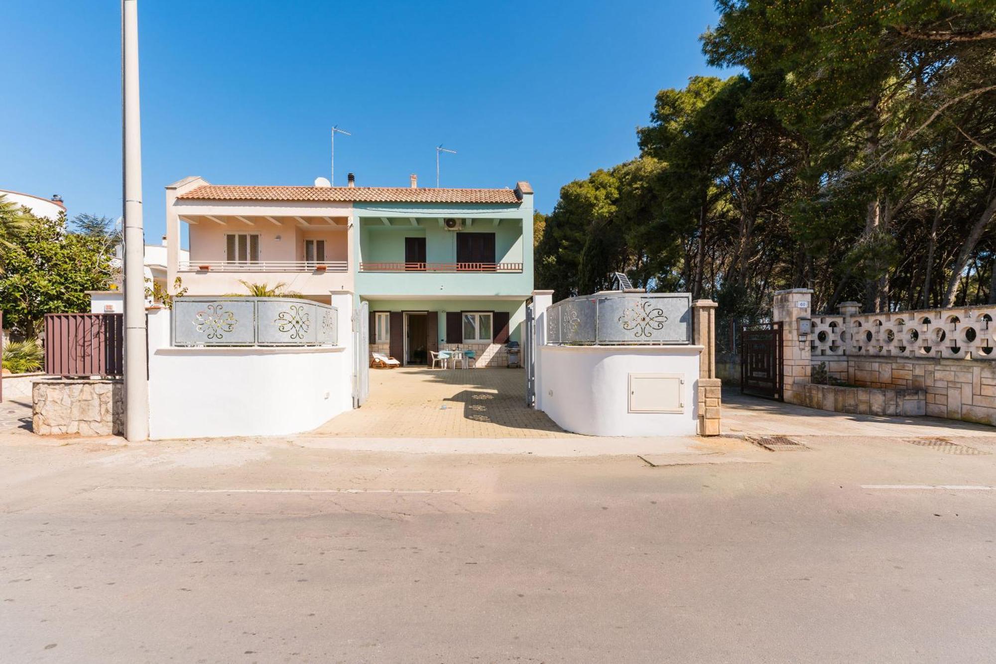 Intera Casa Ad Uso Esclusivo Con 3 Camere 2 Bagni Giardino Wifi Parcheggio Lavatrice Microonde Barbecue Macchina Caffe Tuglie Bagian luar foto