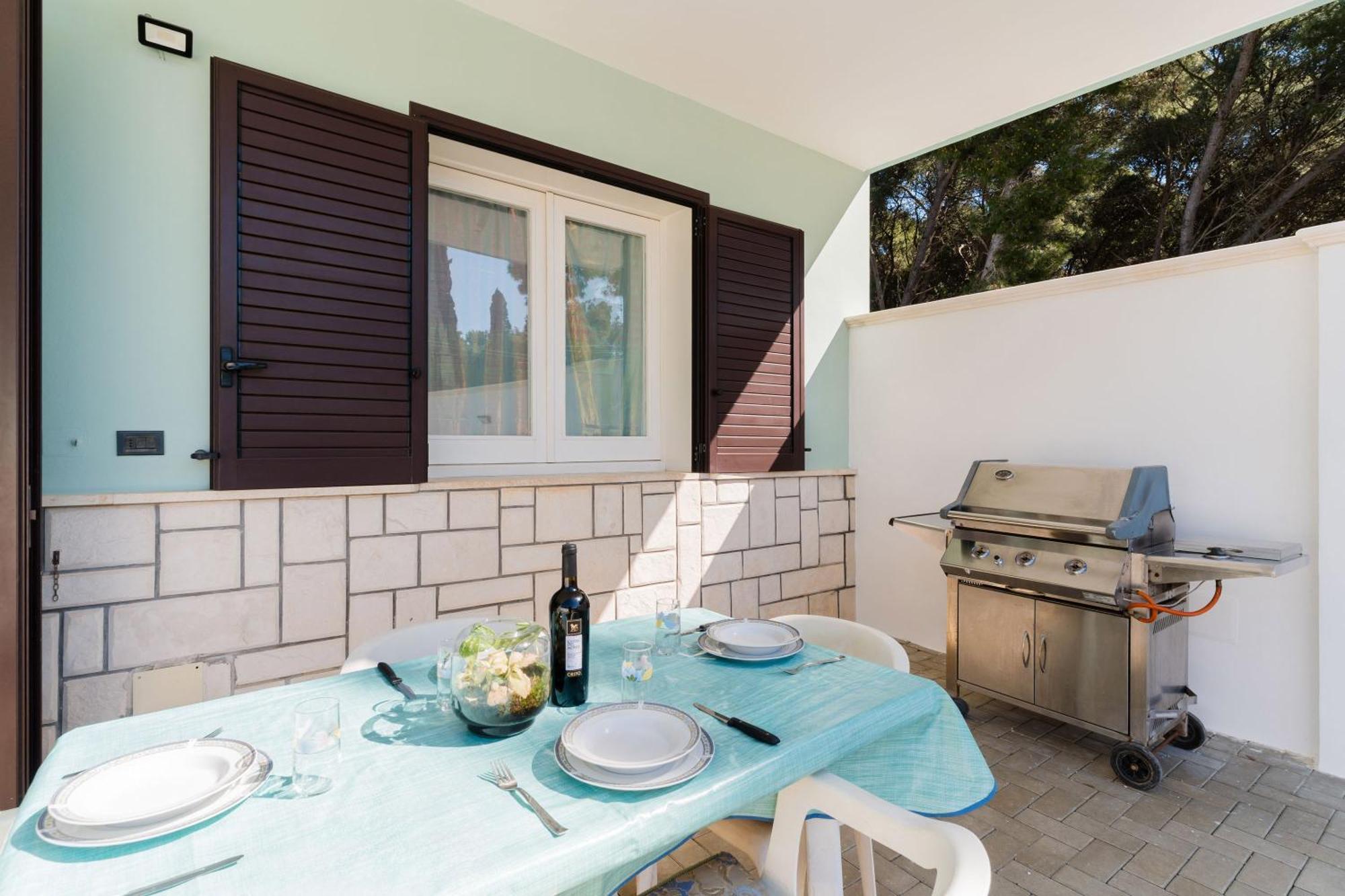 Intera Casa Ad Uso Esclusivo Con 3 Camere 2 Bagni Giardino Wifi Parcheggio Lavatrice Microonde Barbecue Macchina Caffe Tuglie Bagian luar foto